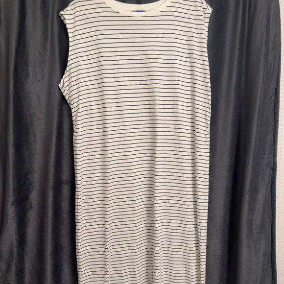 Old Navy Dresses & Skirts - Sleeveless Dress